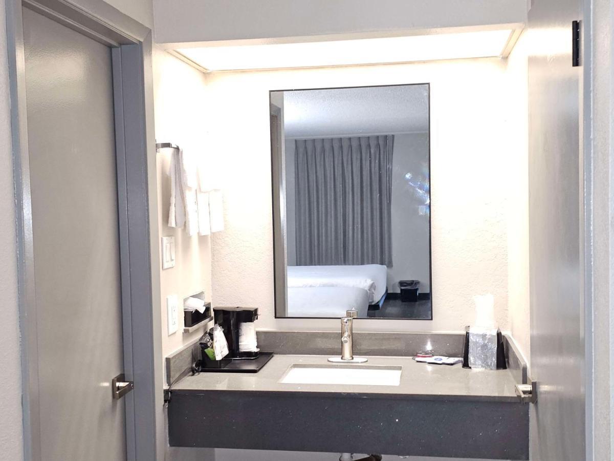 Surestay By Best Western Victoria Exterior photo